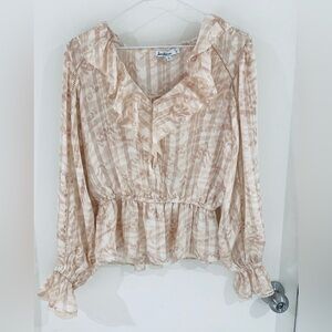 Sam Edelman lined cinched blouse. Beautiful details. Ptp 21, length 23